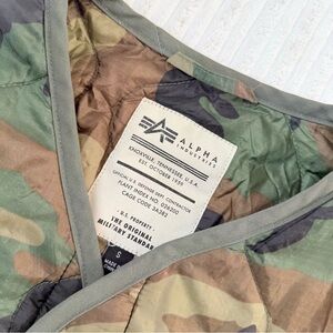 Alpha Industries M-65 field Woodland Camo Jacket Liner Puffer | Size S